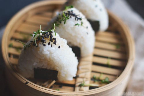 Onigiri - A symbol of family love in Japan - ảnh 1